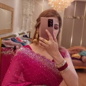 এই শাড়িতে আপনি দারুণ মানানসই